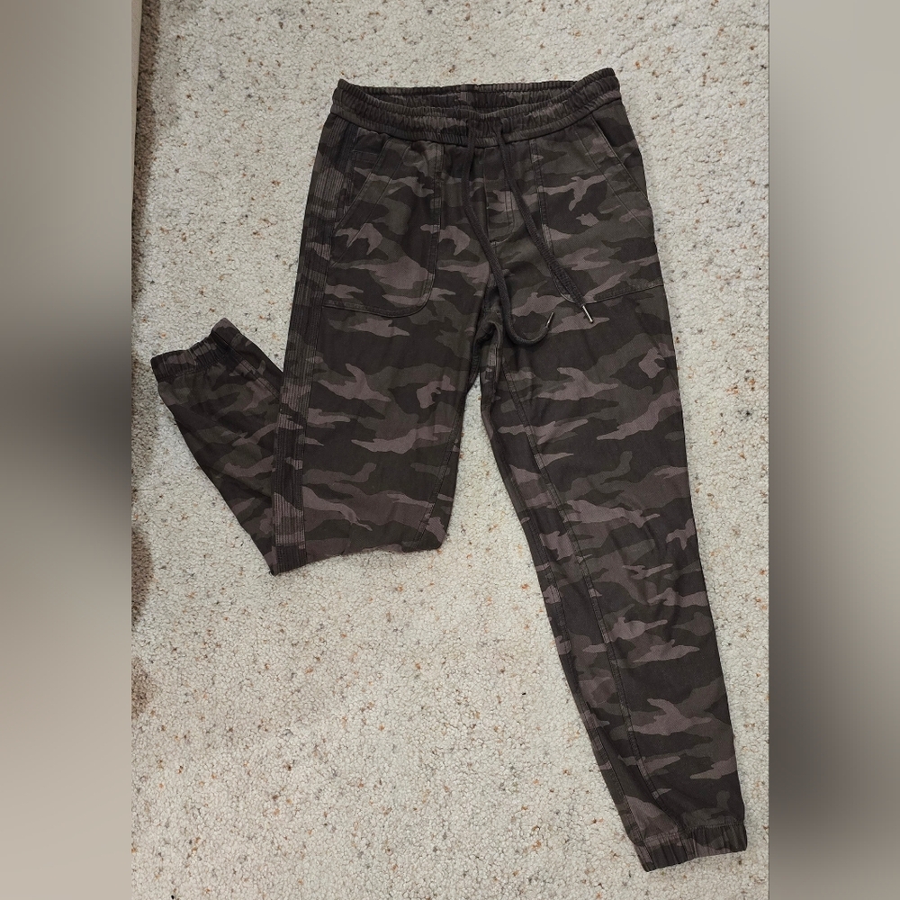 🍁Athleta Camo Farallon Jogger Size 2